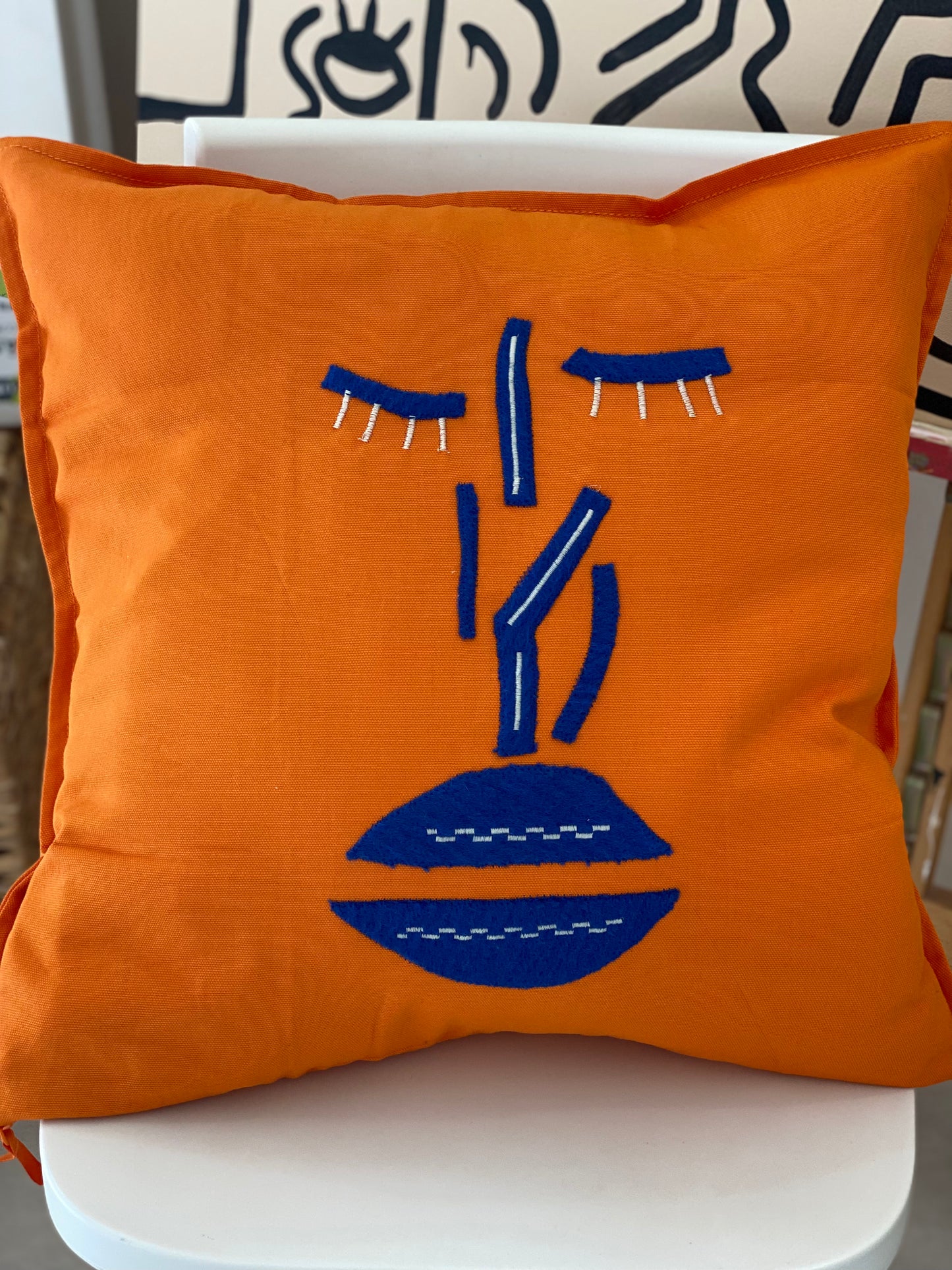 Coussin déco orange détails bleu/beige