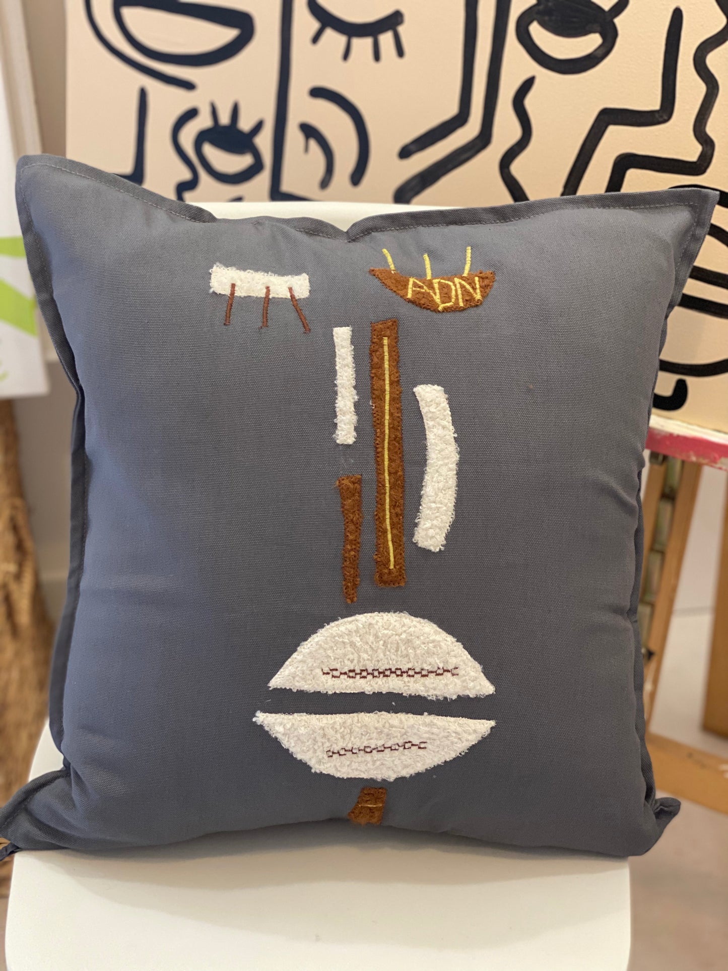 Coussin déco gris détails marron/beige