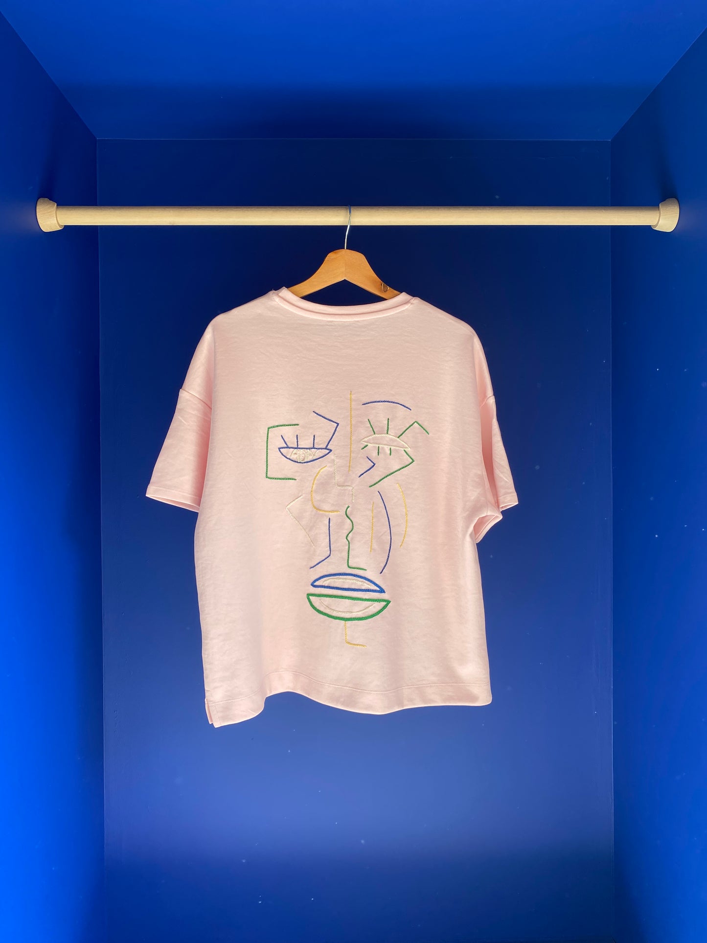 FEMME - t-shirt rose broderie vert/bleu/jaune/beige
