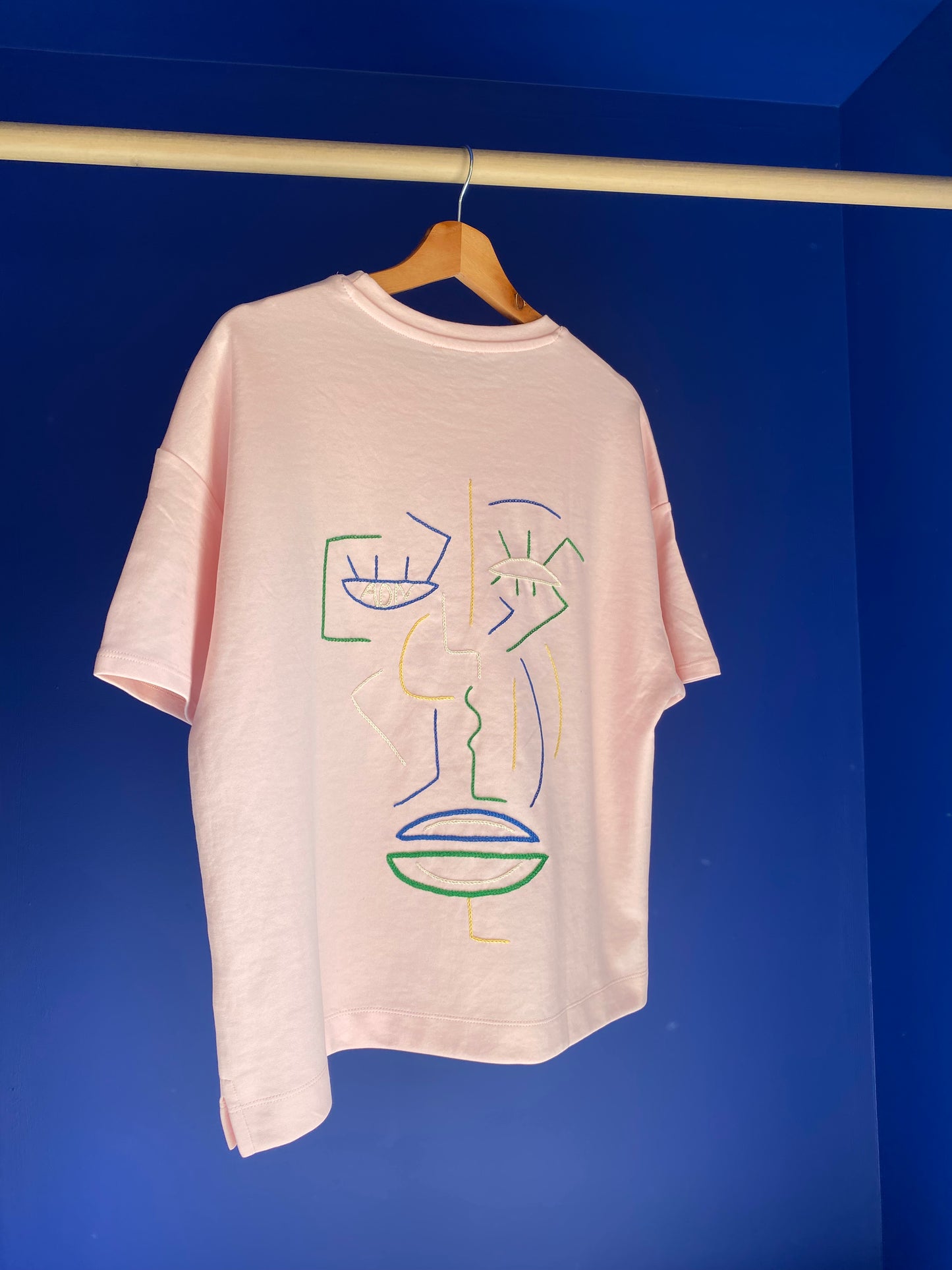 FEMME - t-shirt rose broderie vert/bleu/jaune/beige