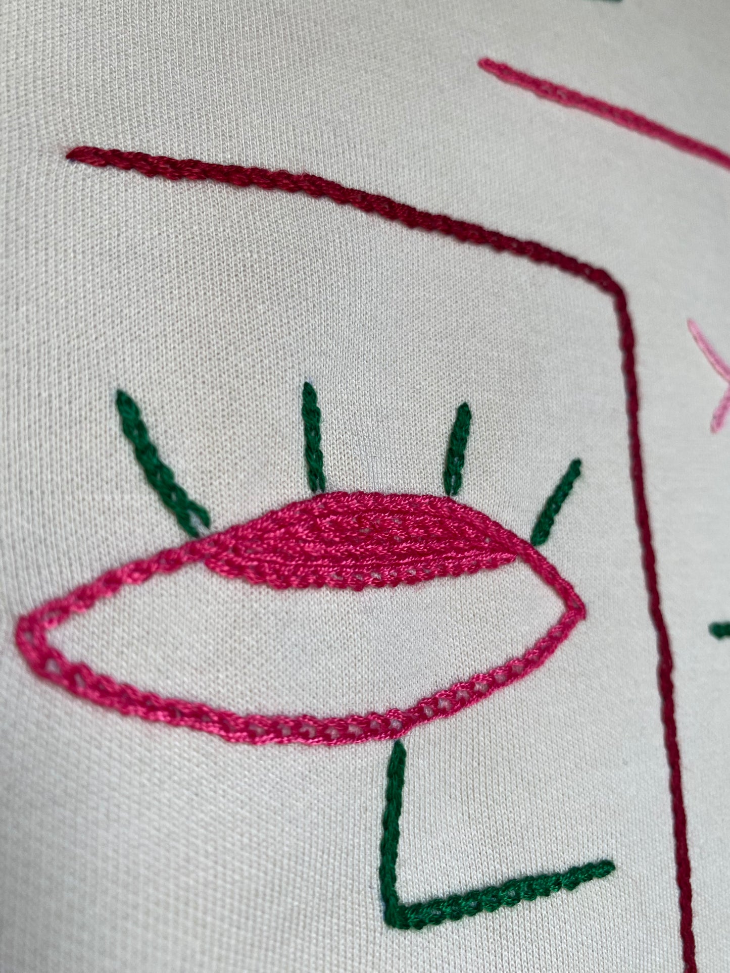 FEMME - t-shirt beige broderies vert/rose
