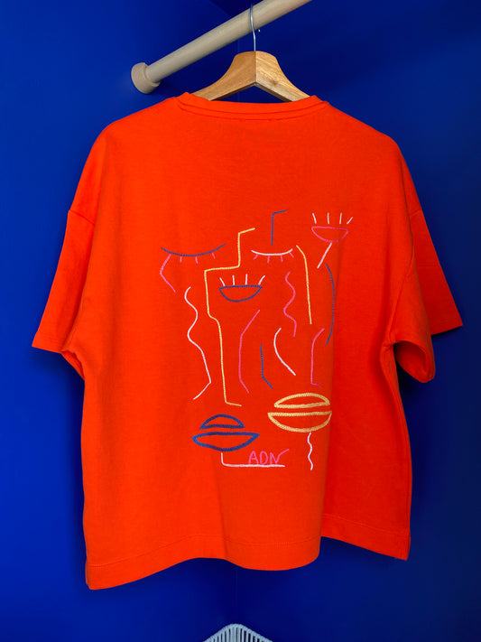 FEMME - t-shirt rouge broderies colorées
