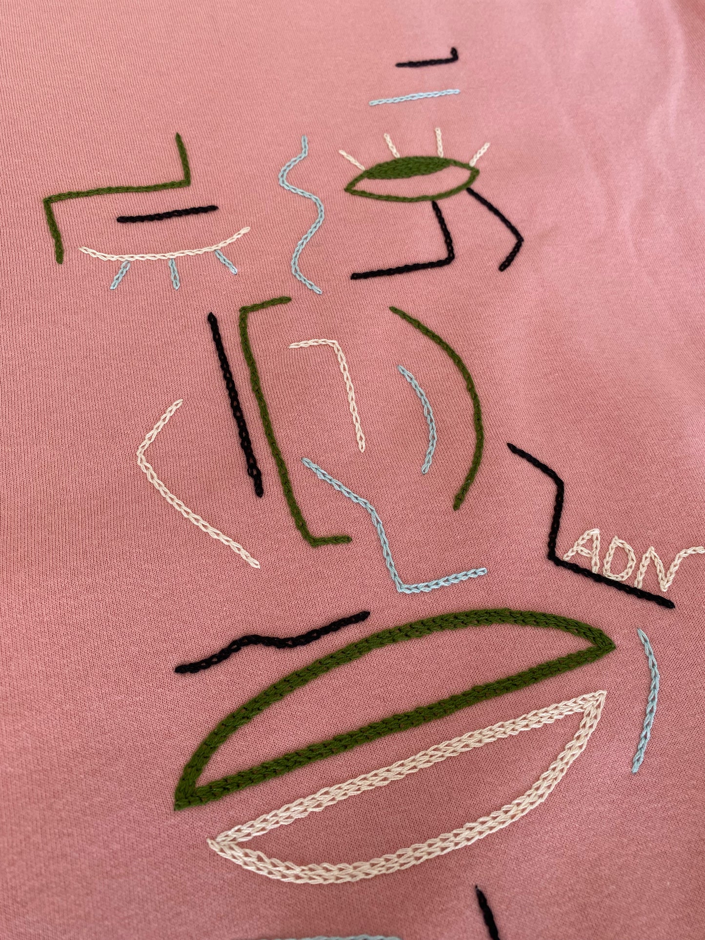 HOMME - Sweat saumon brodé bleu & vert & noir