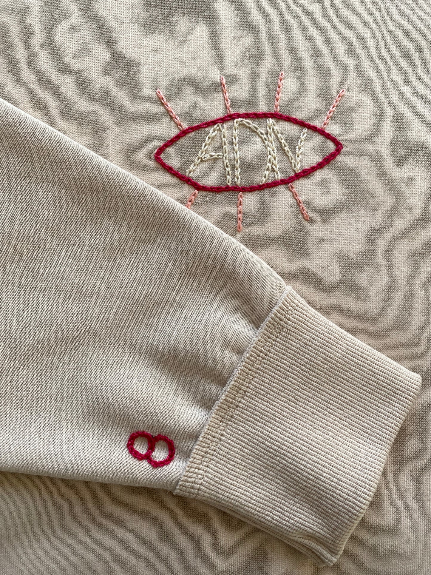 FEMME - Sweat beige brodé rose