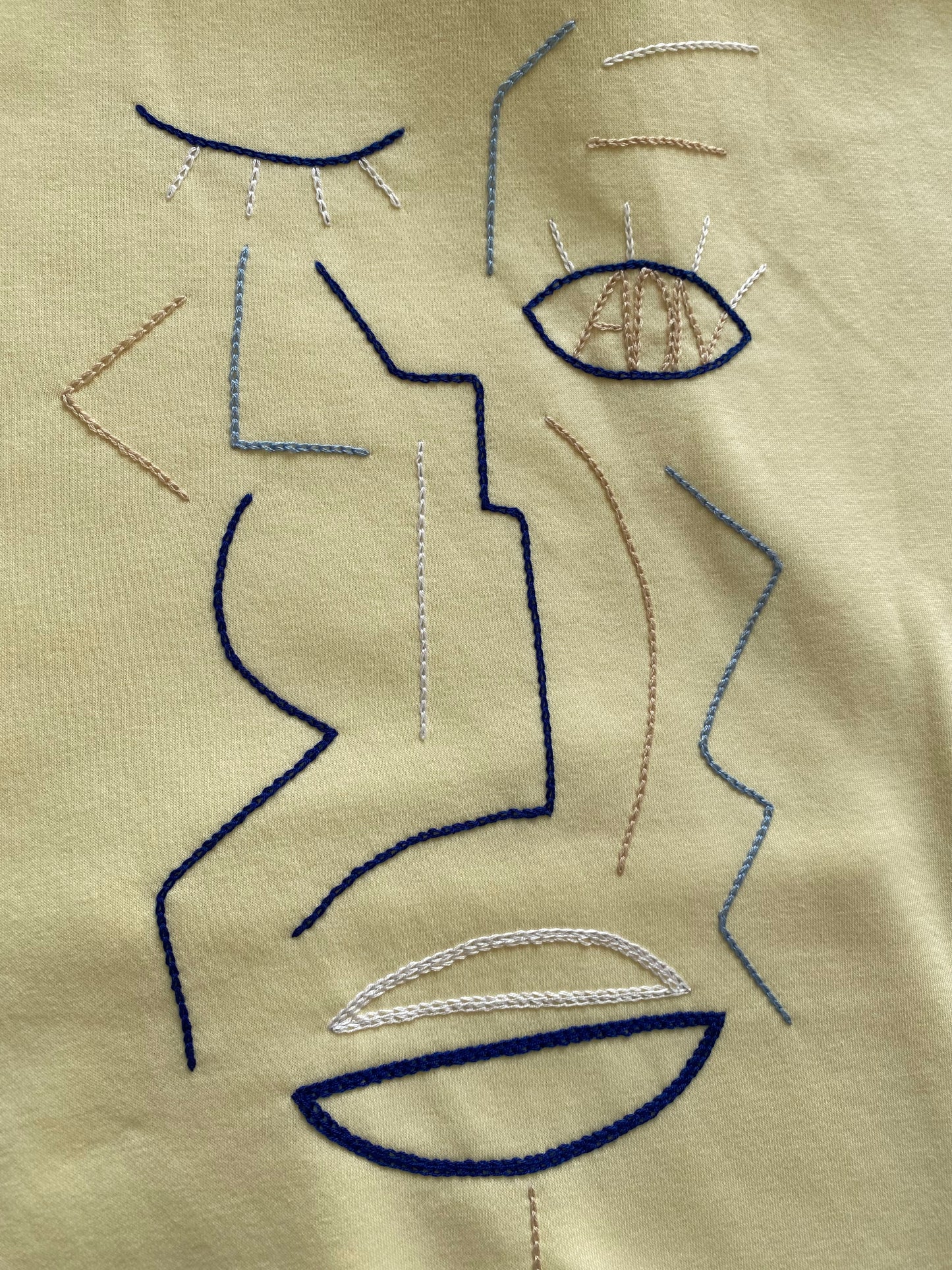 FEMME - Sweat jaune brodé bleu