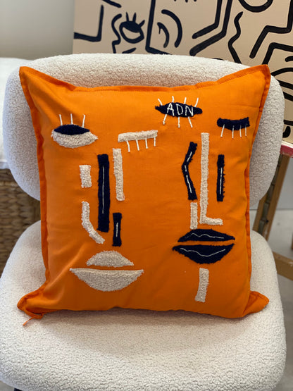 Coussin Deco ORANGE détails bleu marine/ beige