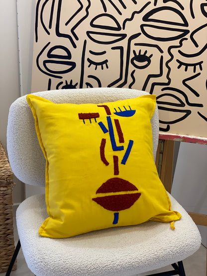 Coussin déco JAUNE détails bleu/ bordeaux