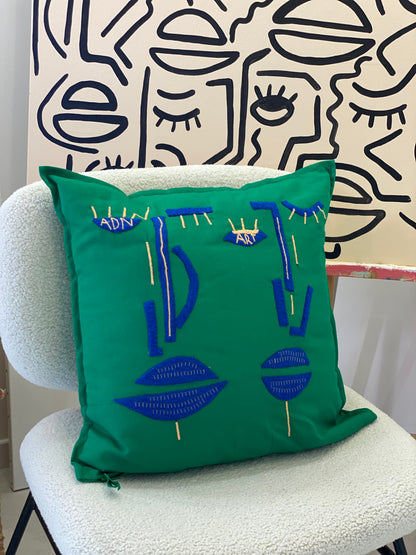 Coussin déco VERT détail bleu/saumon