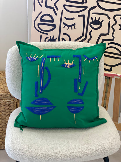 Coussin déco VERT détail bleu/saumon