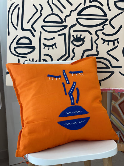Coussin déco orange détails bleu/beige