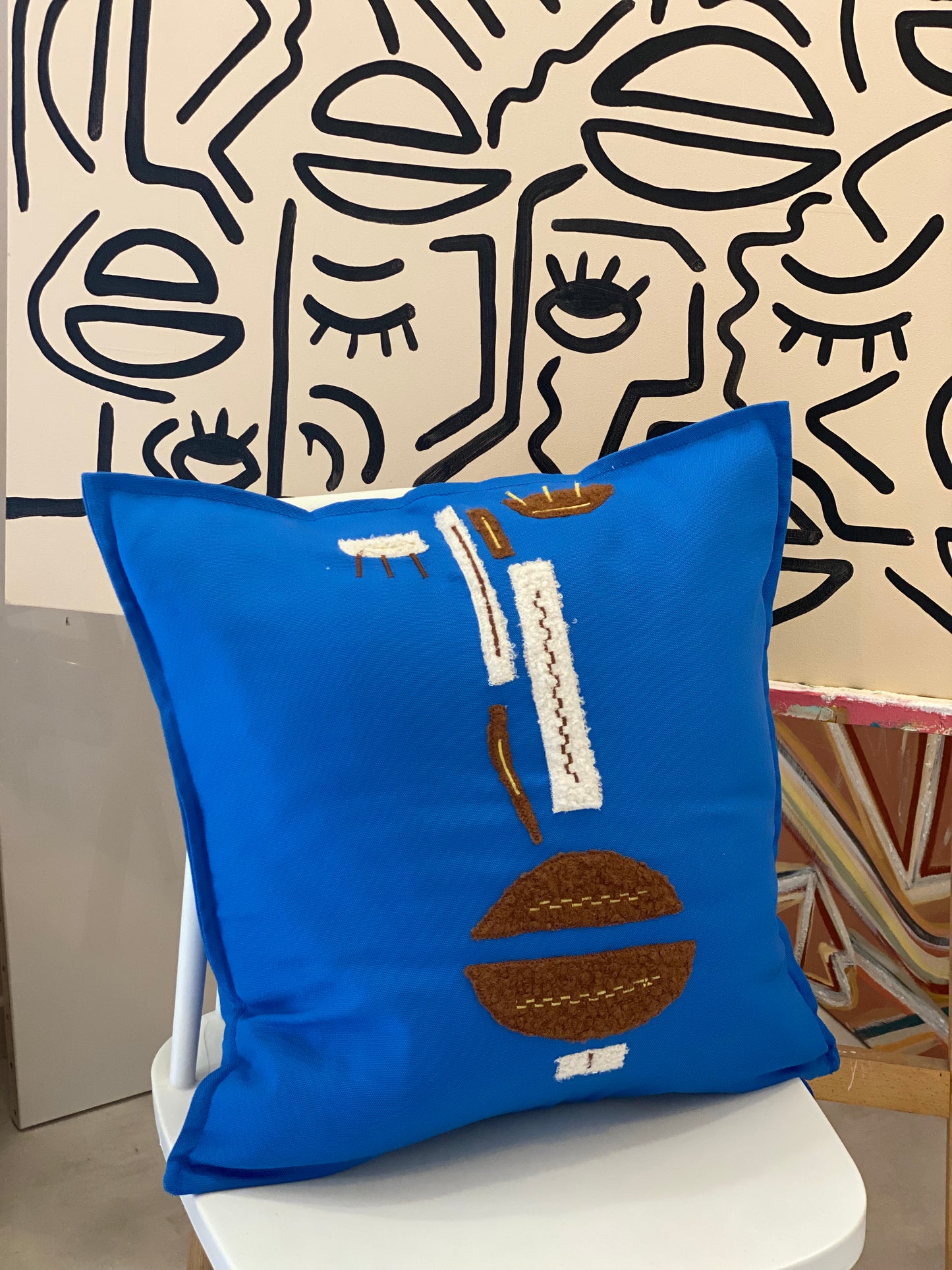 Coussin deco bleu détail marron/beige