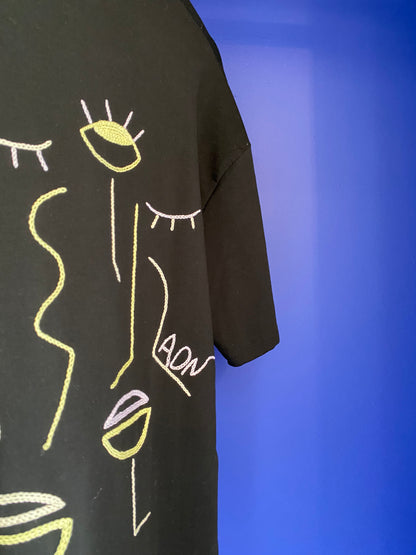 HOMME - T-shirt noir brodé violet pâle & jaune