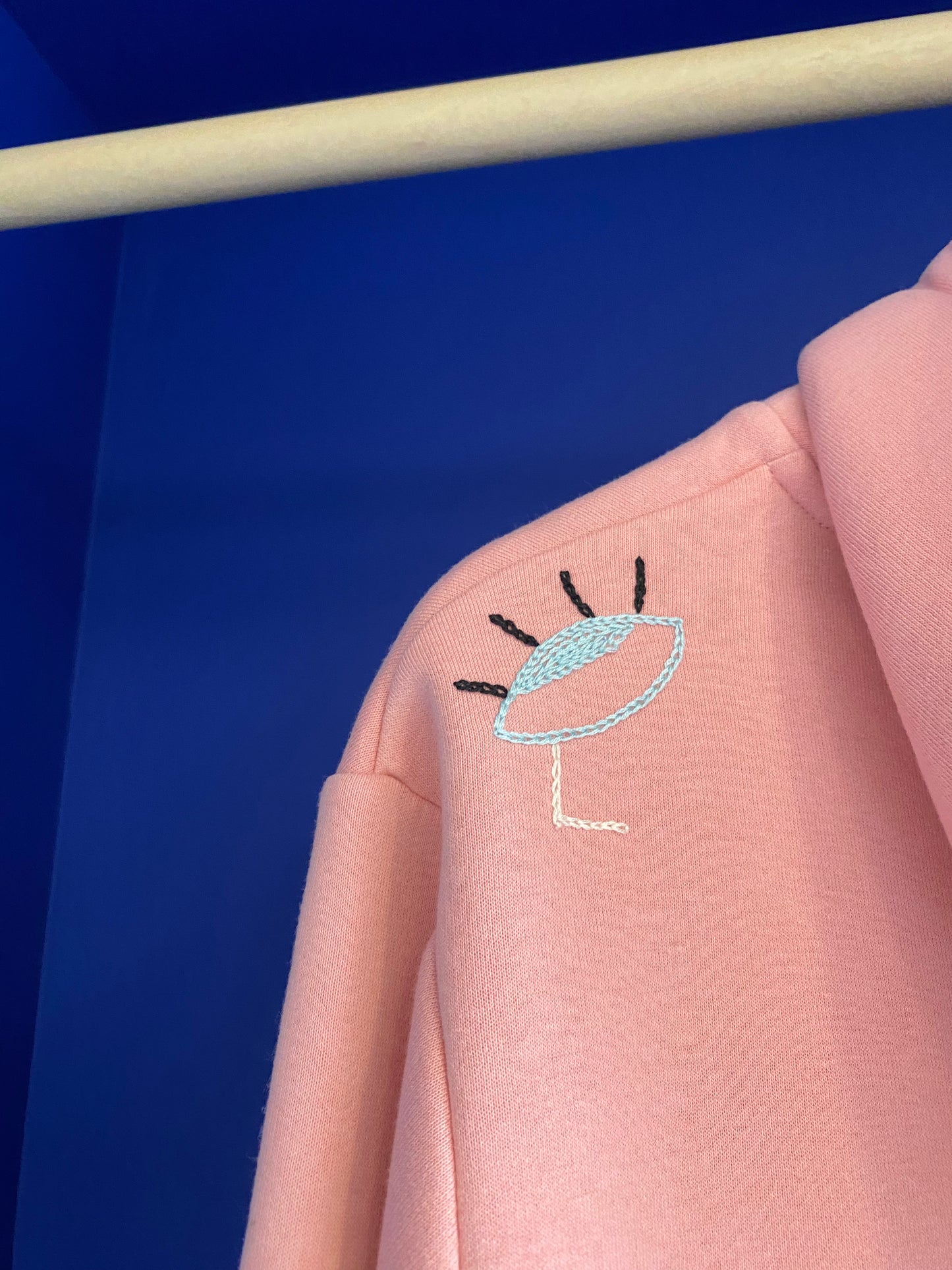 HOMME - Sweat saumon brodé bleu & vert & noir