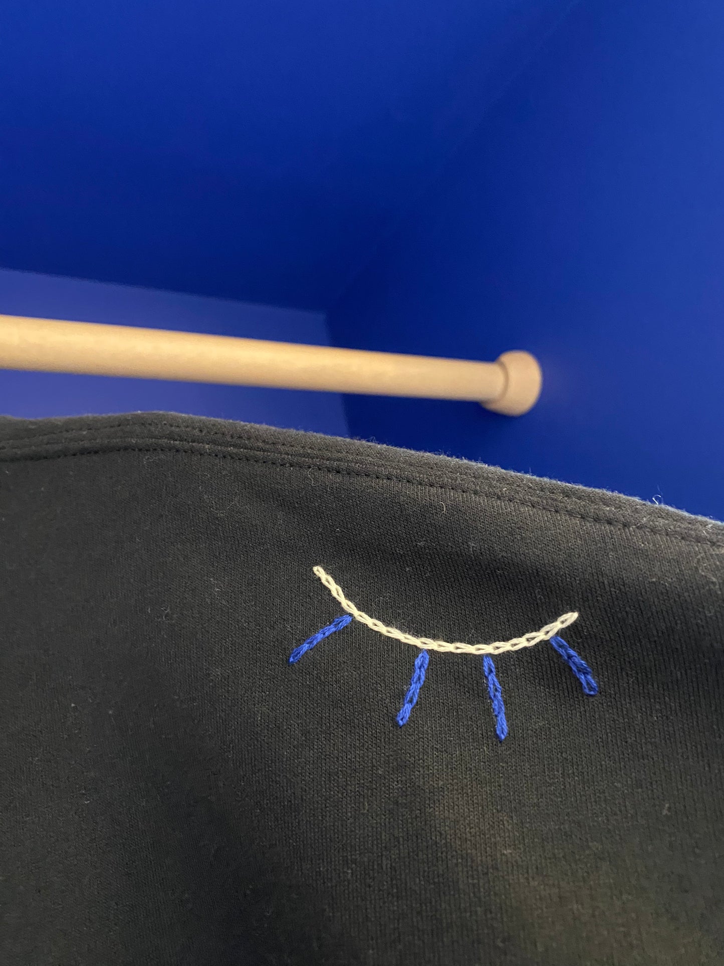 HOMME - Sweat noir brodé bleu & vert