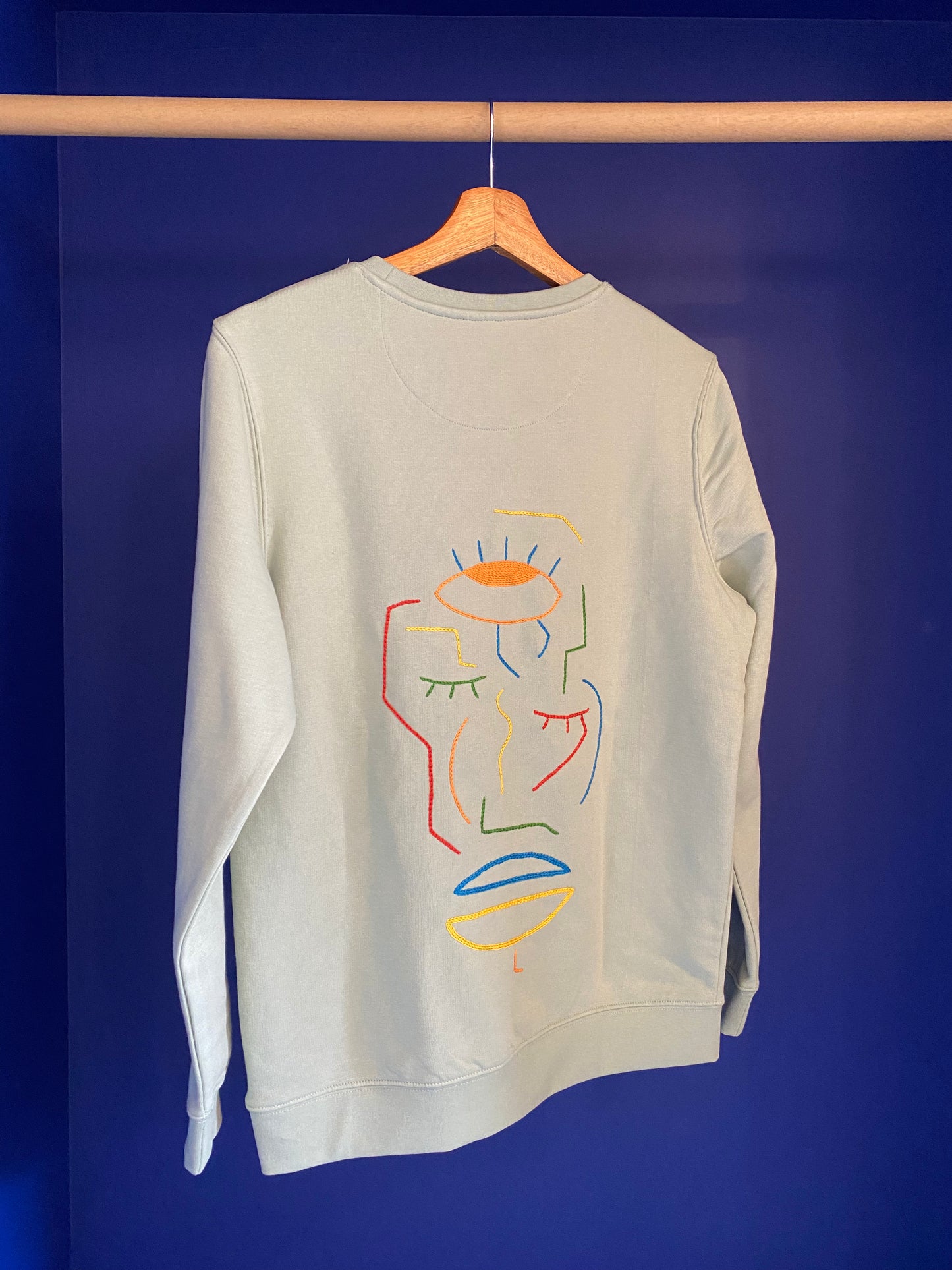 Sweat ado menthe broderies colorées