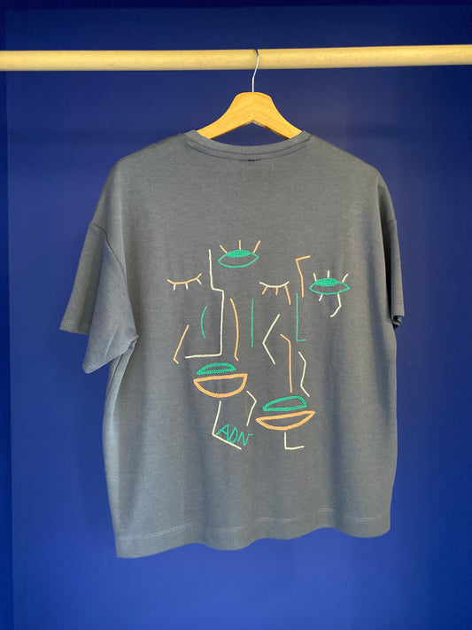 FEMME - T-shirt bleu gris brodé vert & rose & blanc