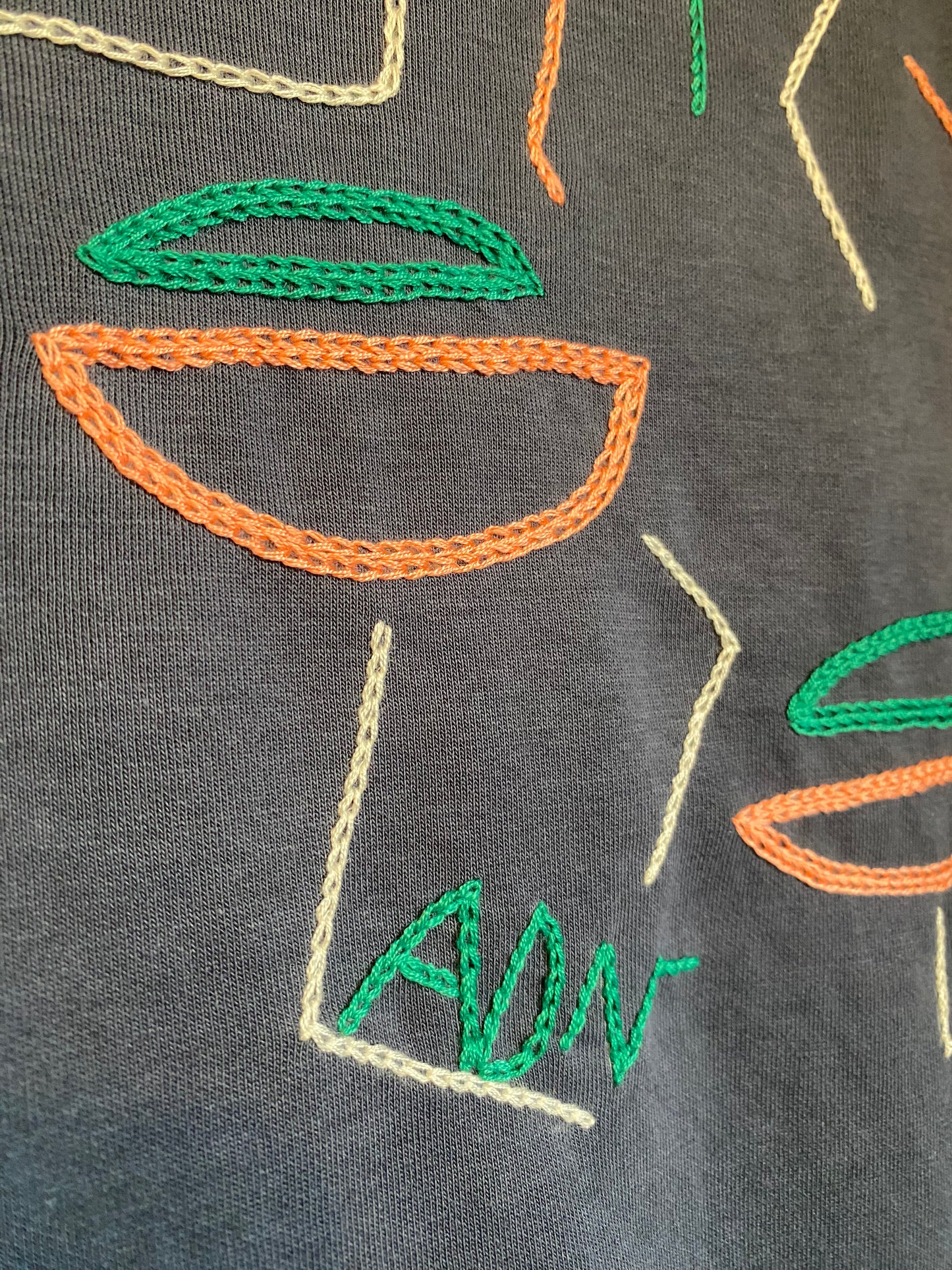 FEMME - T-shirt bleu gris brodé vert & rose & blanc