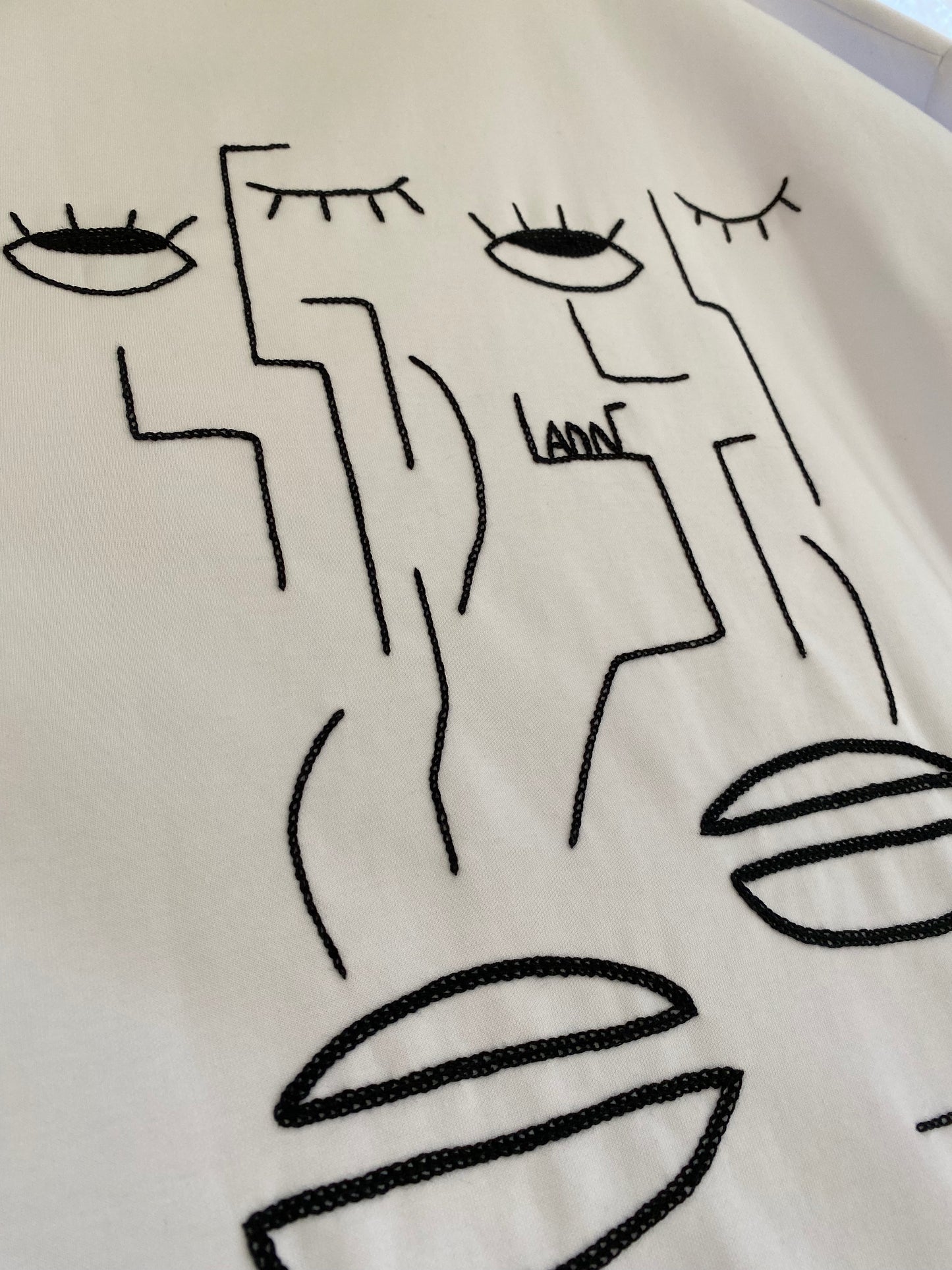 HOMME - T-shirt blanc brodé noir